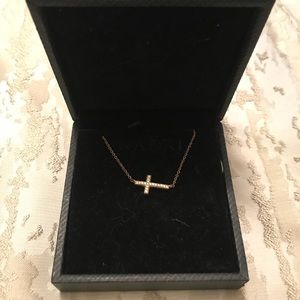 Small side diamond cross neckless